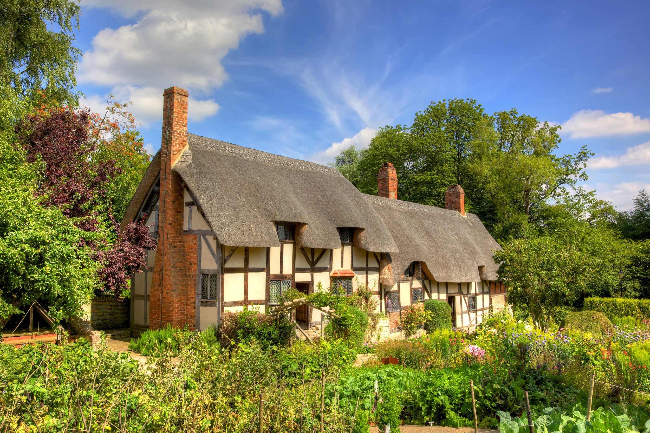 A scenic view of Anne Hathaway's Cottage in Stratford-upon-Avon, England