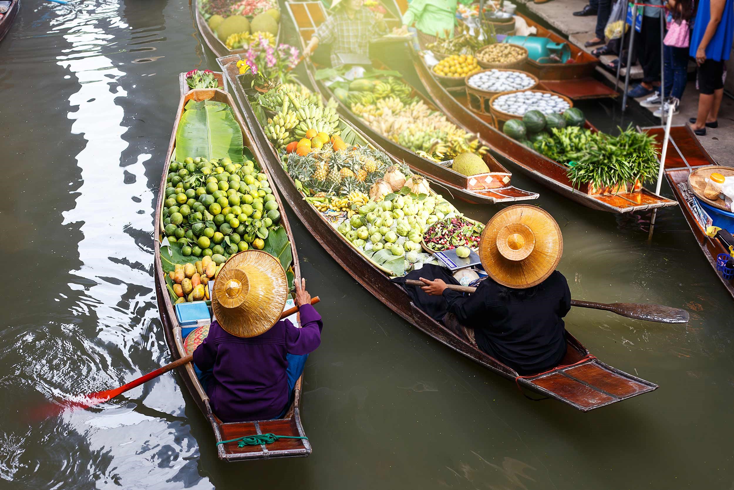 Floating market in Damnoen Saduak, Thailand