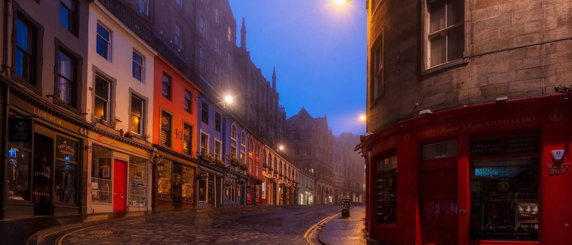 Victoria Street, a gothic street with cobblestones and colourful shops, in Edinburgh