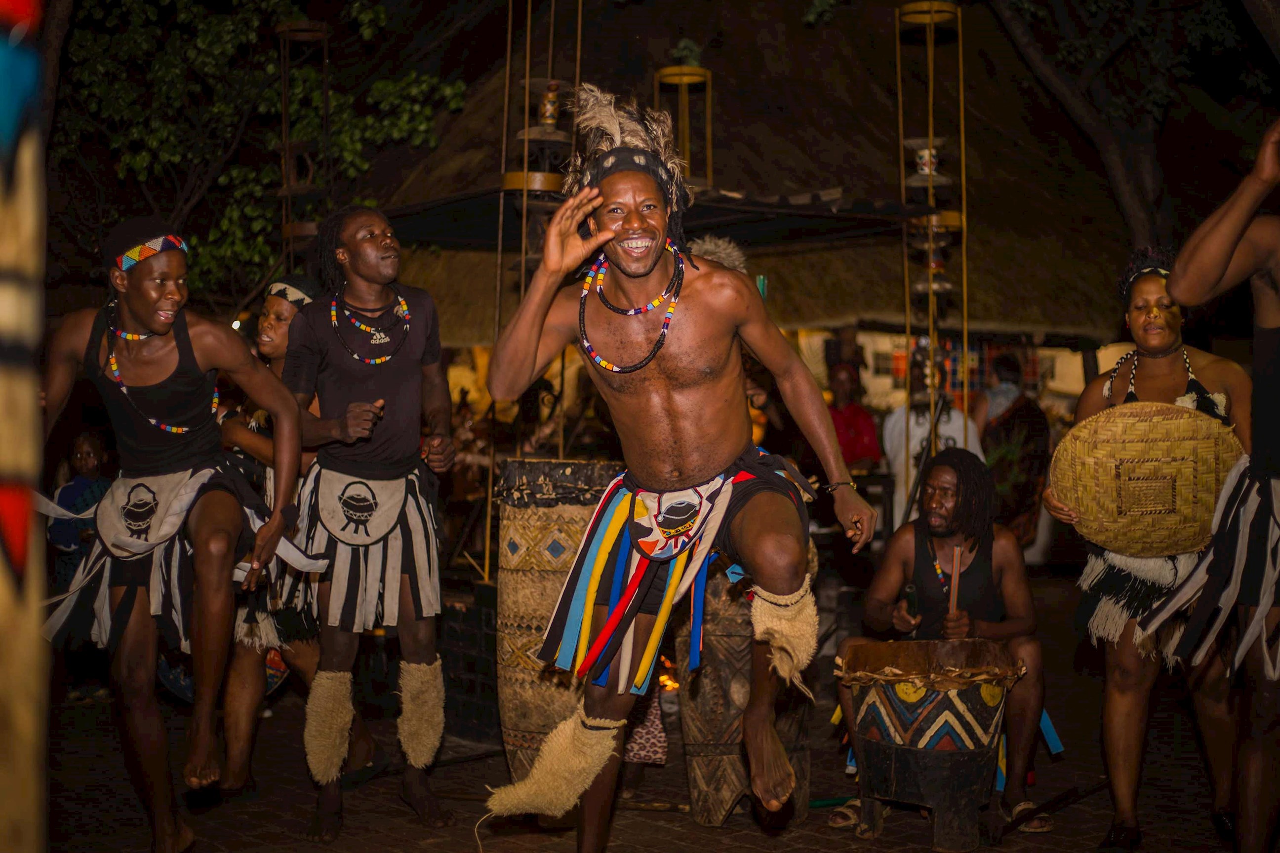 dinner-entertainment-victoria-falls-zimbabwe.jpg