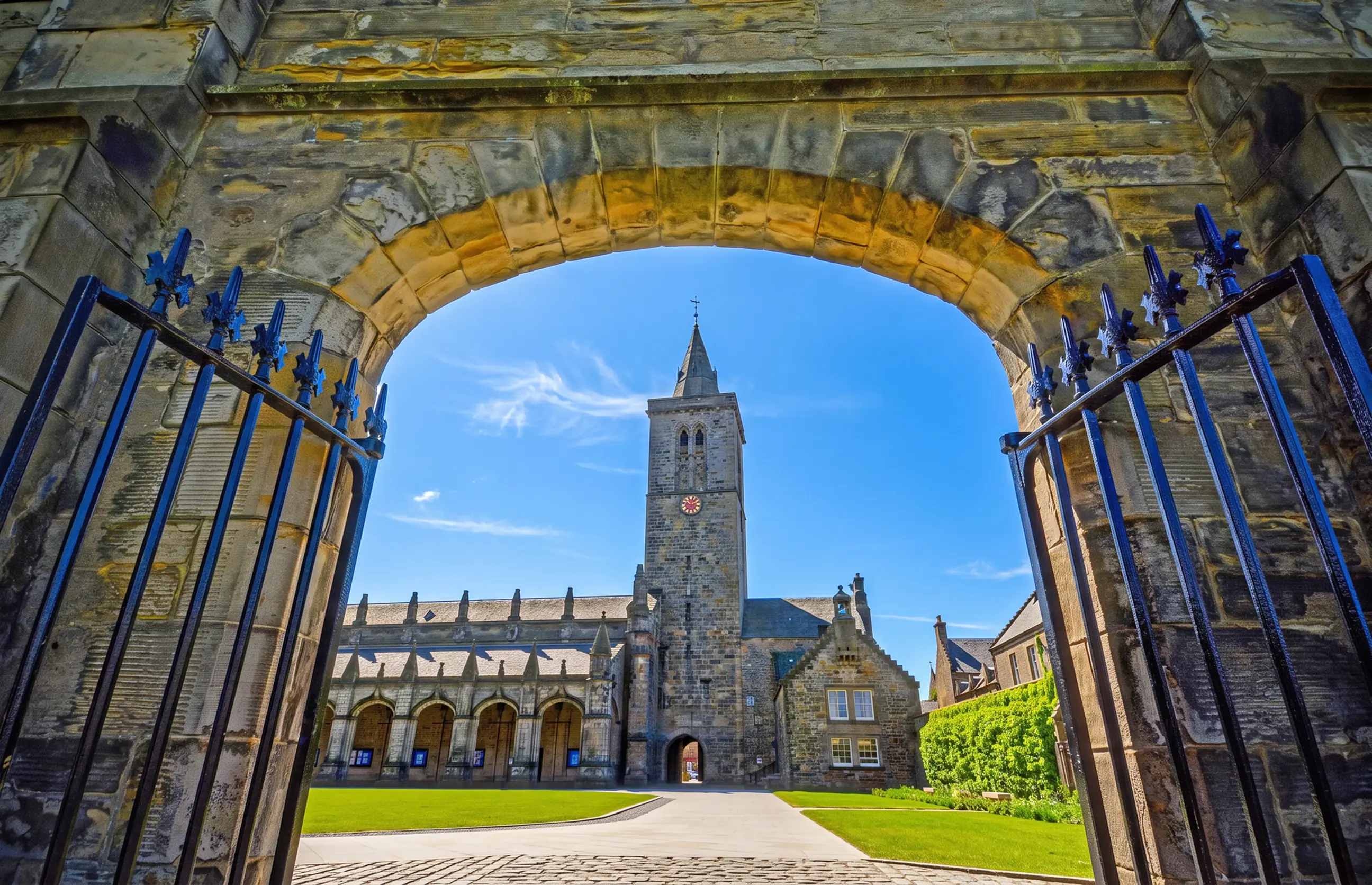 day-hero-st-andrews-university-st-andrews-scotland-480954776.webp