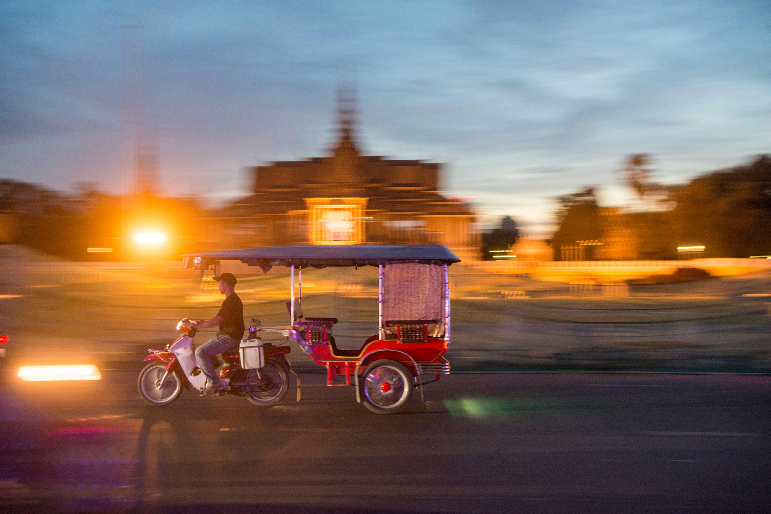 tuk-tuk-phnom-penh-cambodia.jpg