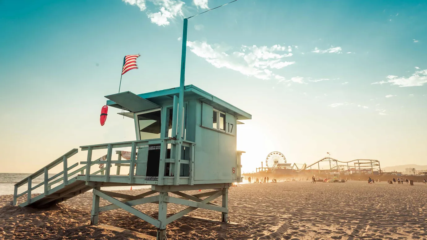Scenic view of a lifeguard cabin on a beach in Los Angeles, USA