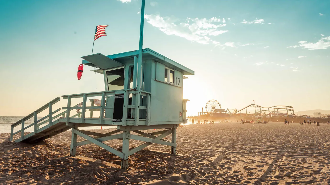 Scenic view of a lifeguard cabin on a beach in Los Angeles, USA