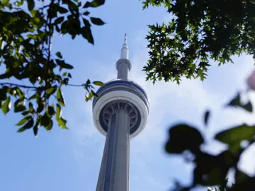 enjoy-panoramic-views-at-the-cn-tower-canada.jpg