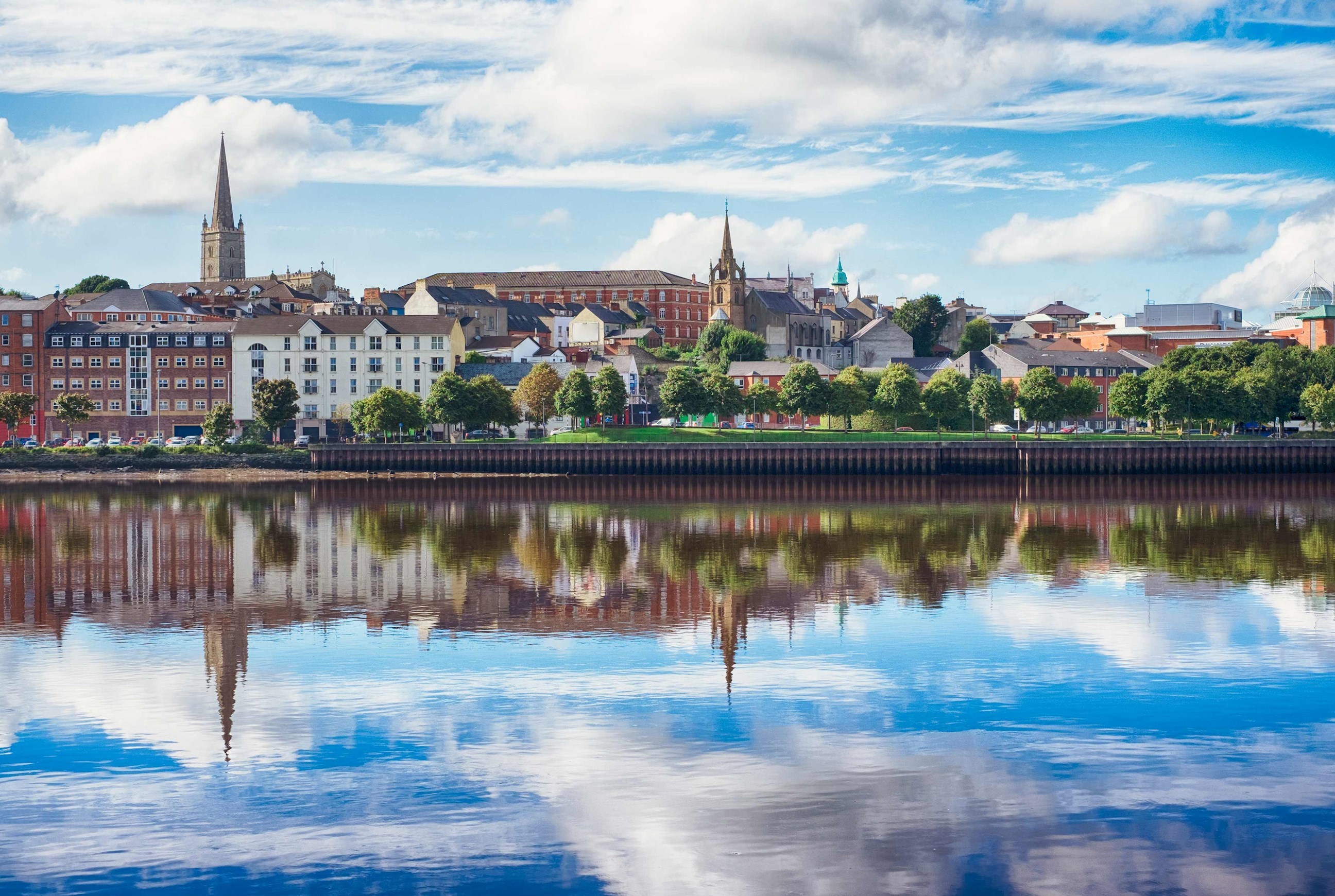 visit-londonderry-derry-northern-ireland.jpg