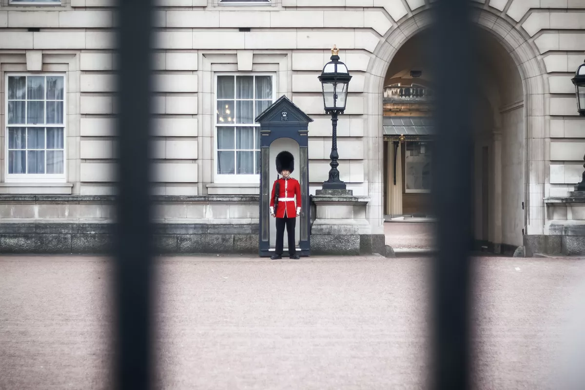 A palace guard outside of Buckingham Palace