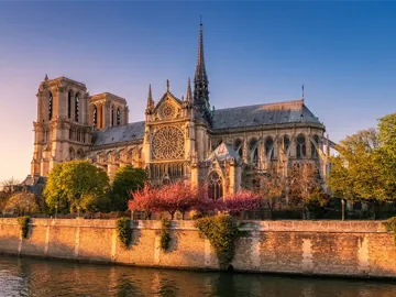 day-hero-notre-dame-cathedral-paris-france.webp