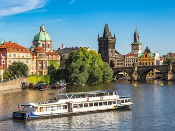 cruise-river-vltava-prague-czech-republic.jpg