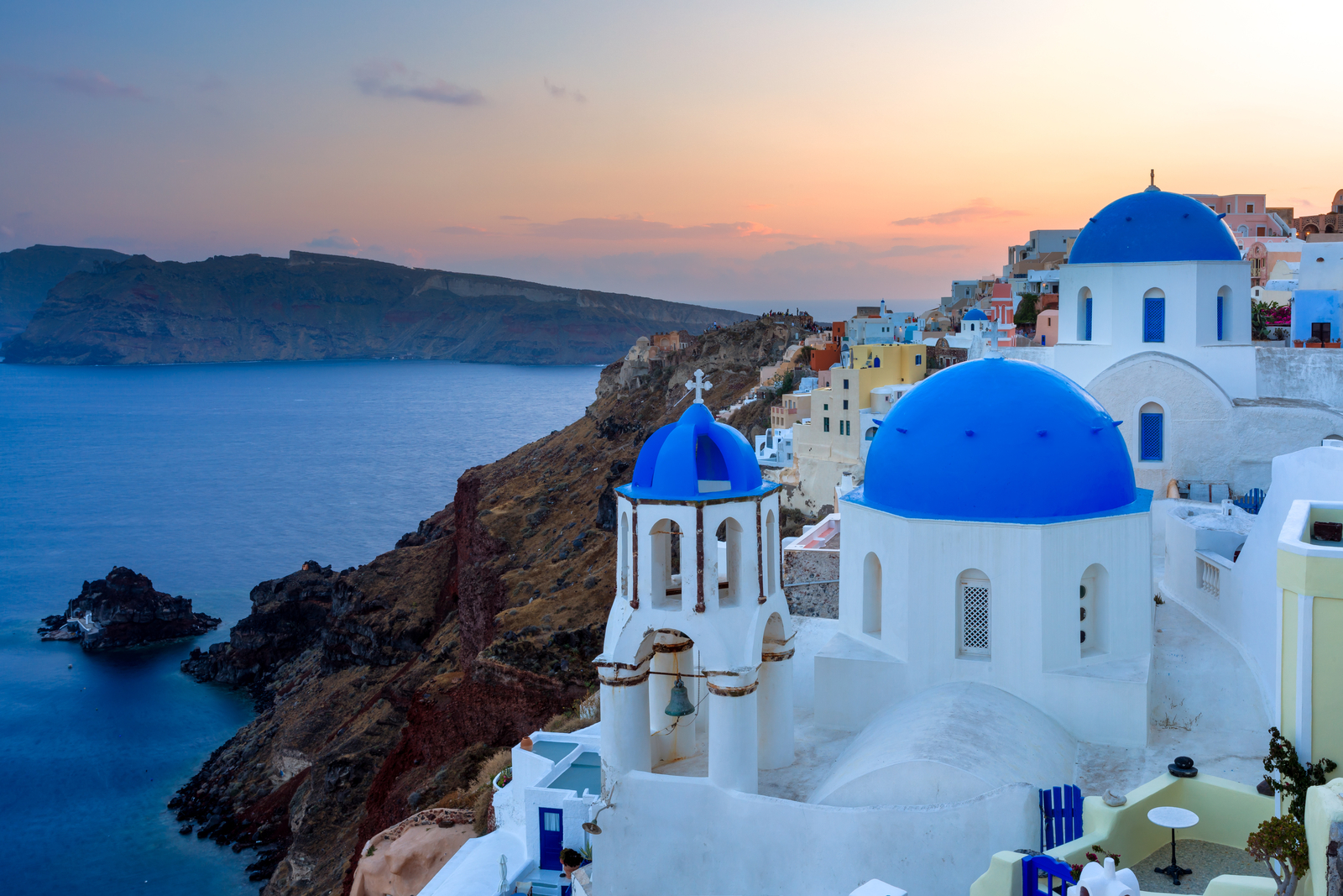 59_dusk-blue-domed-churches-santorini-greece.jpg