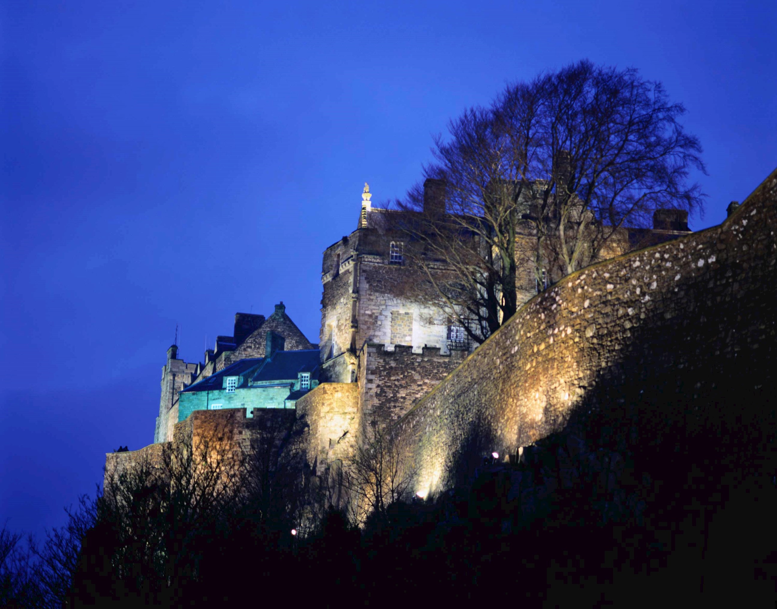 stirling-castle-evening-visit-stirling-scotland.jpg