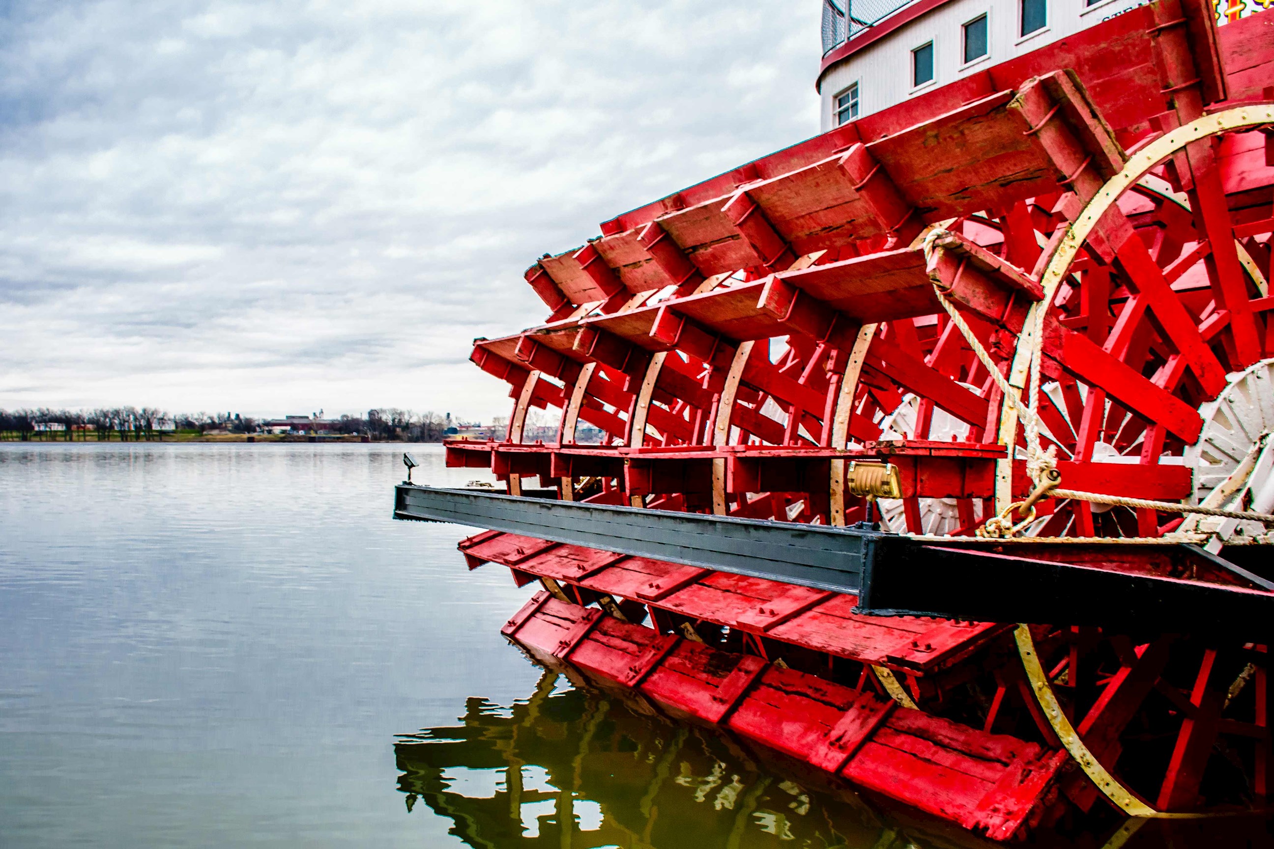 enjoy-your-evening-aboard-the-city-of-new-orleans-steamboat-for-a-jazz-dinner-cruise-on-the-mississippi-river-usa.jpg