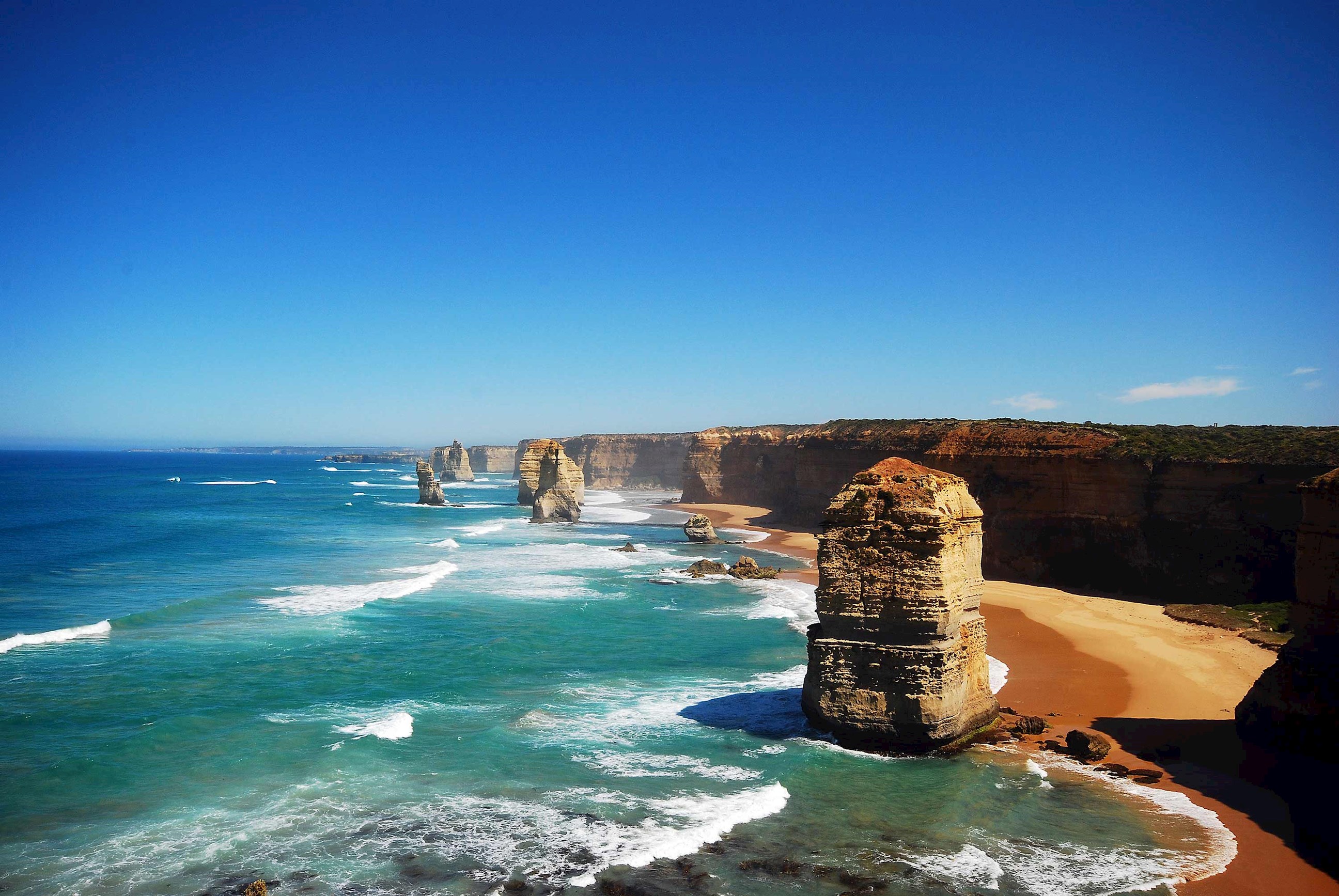 Visit The Twelve Apostles with Great Ocean Road drive in Melbourne, Australia