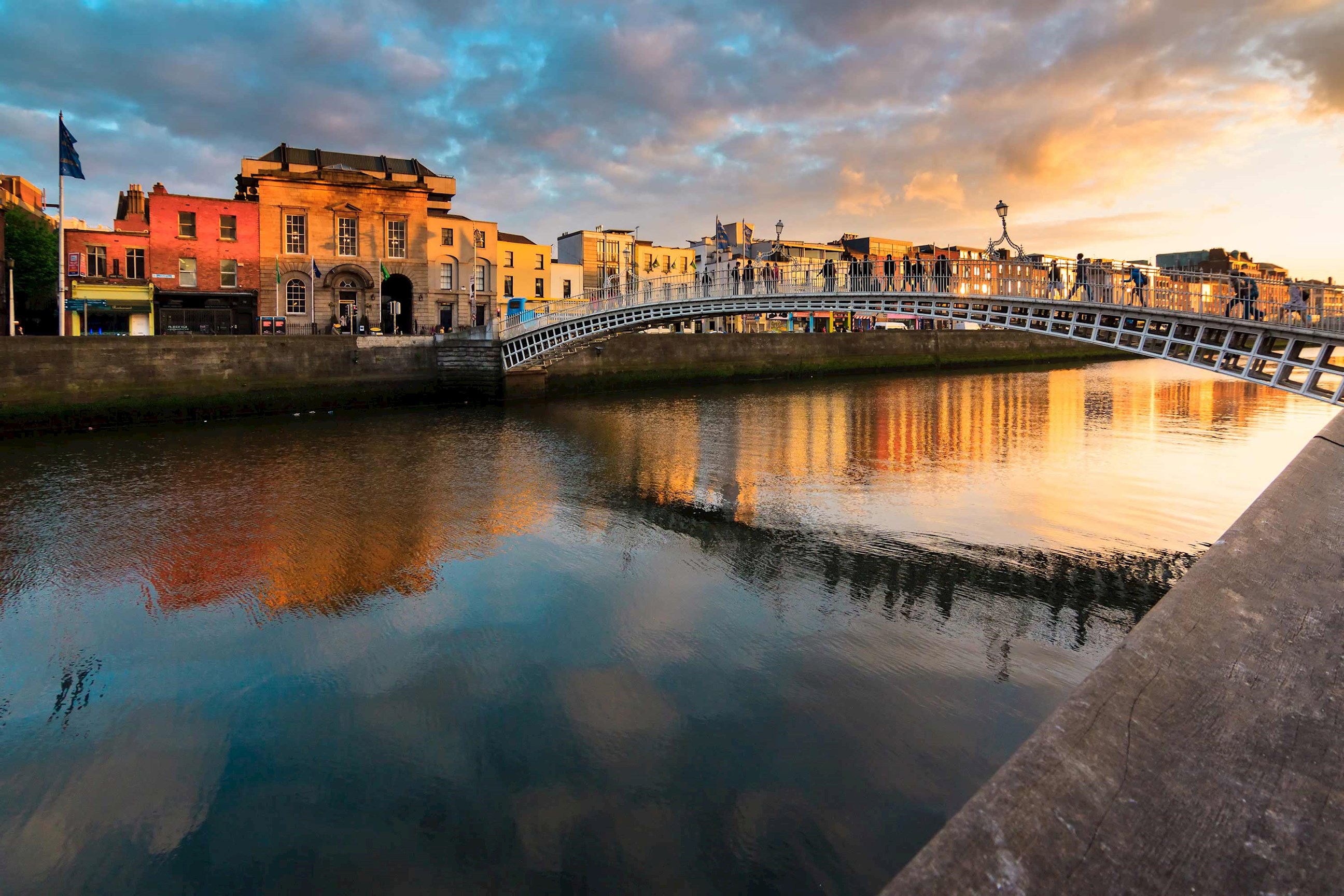 hapenny-bridge-dublin-ireland.jpg