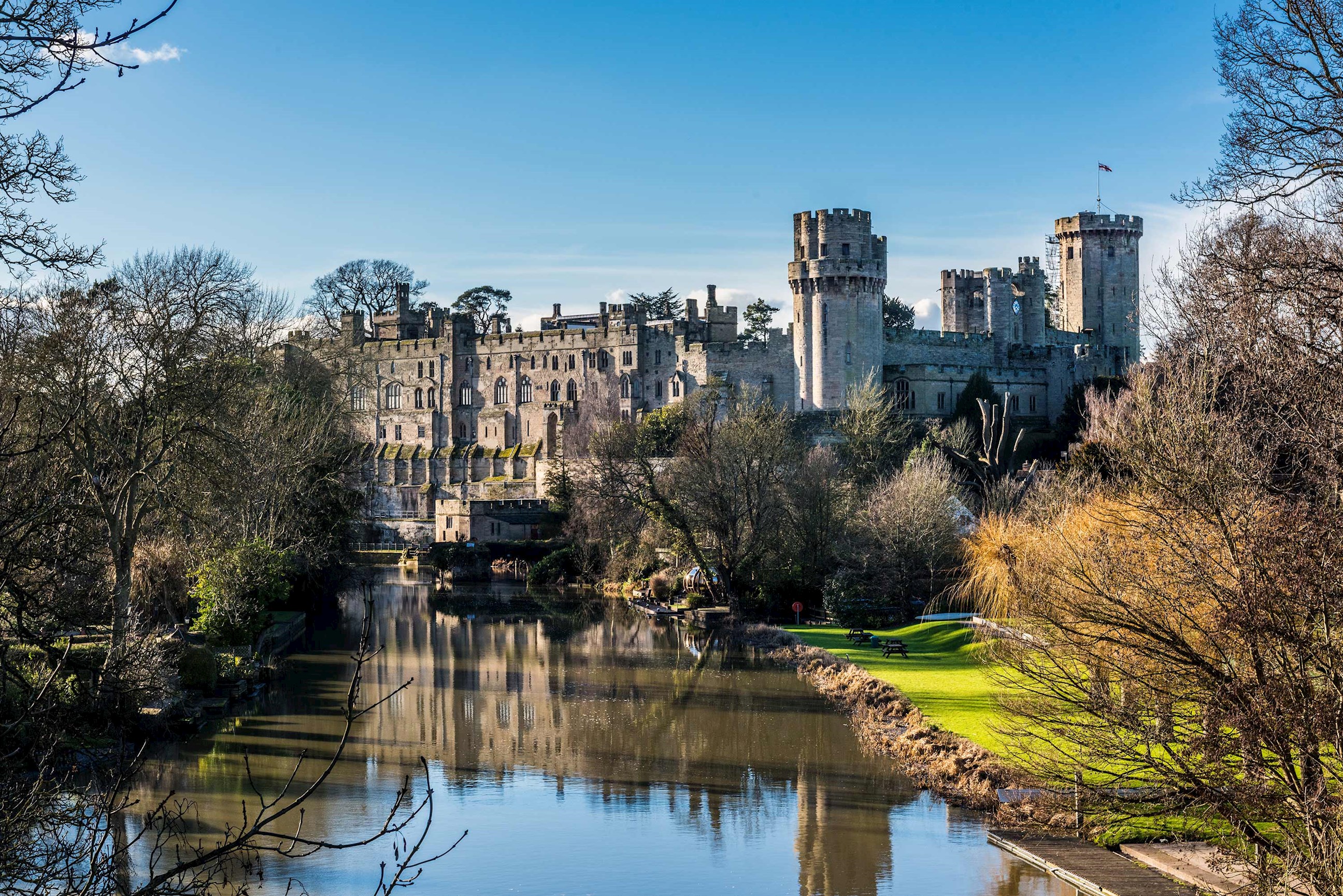 see-state-apartments-wax-works-guy-caesars-towers-views-warwick-castle-england.jpg