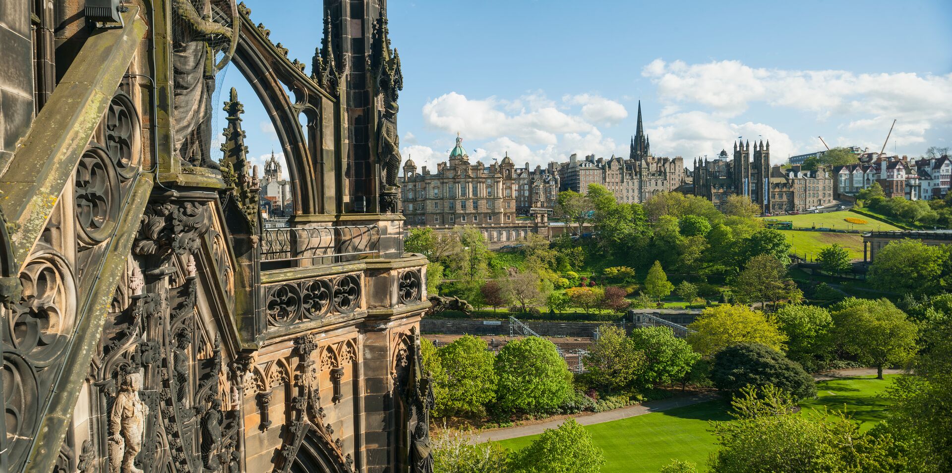 View of the Edinburgh old town from Scott Monument