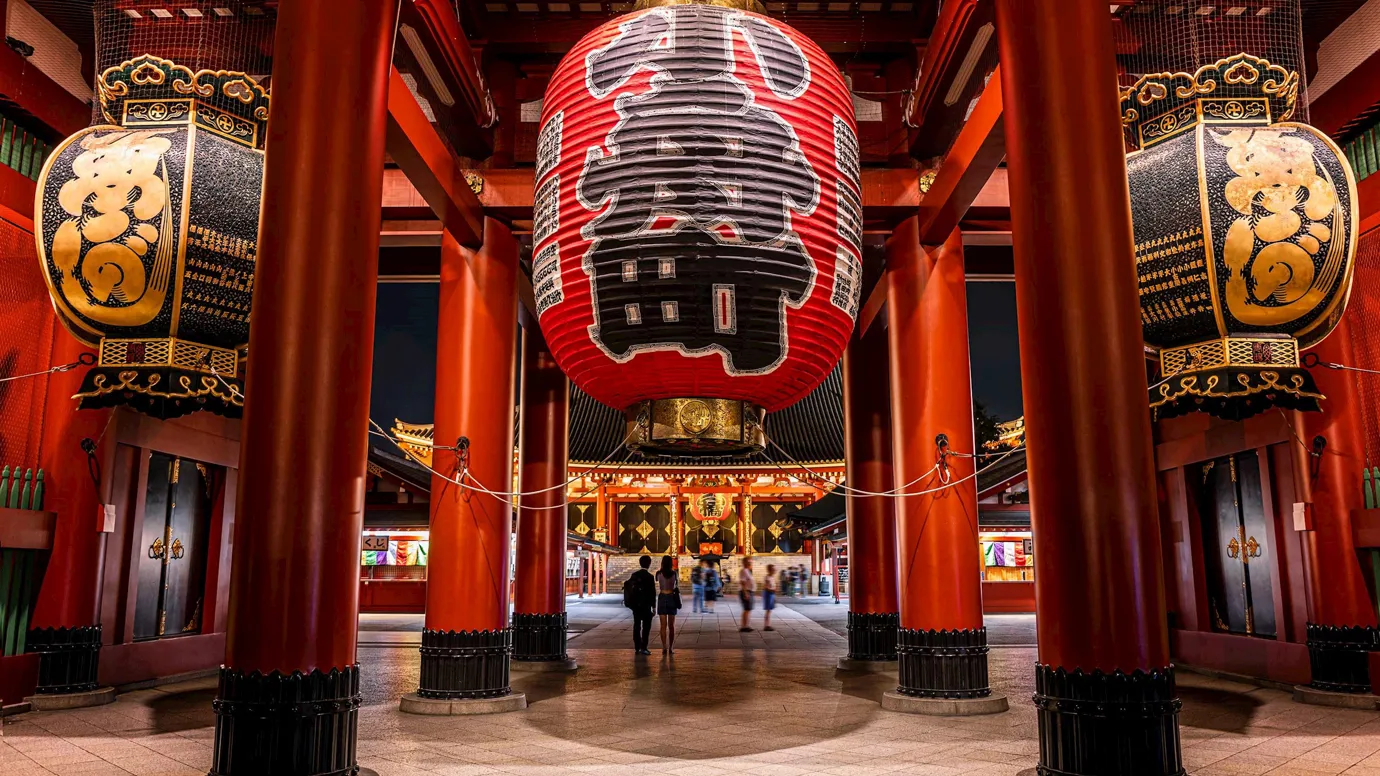 Large red lantern at Kaminarimon Gate of Senso-ji Temple in Tokyo