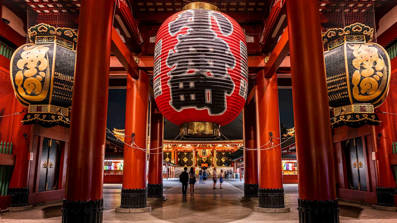 Large red lantern at Kaminarimon Gate of Senso-ji Temple in Tokyo