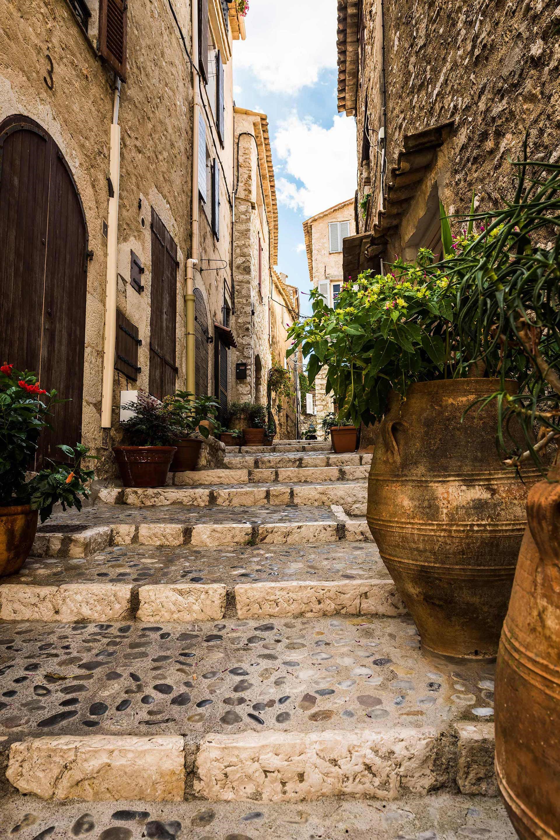street-houses-saint-paul-de-vence-cote-dazur-france.jpg