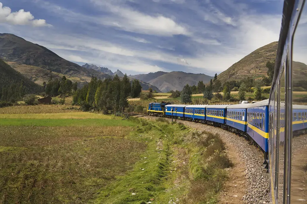 train-machu-picchu-mountain-railroad-andes-peru.webp