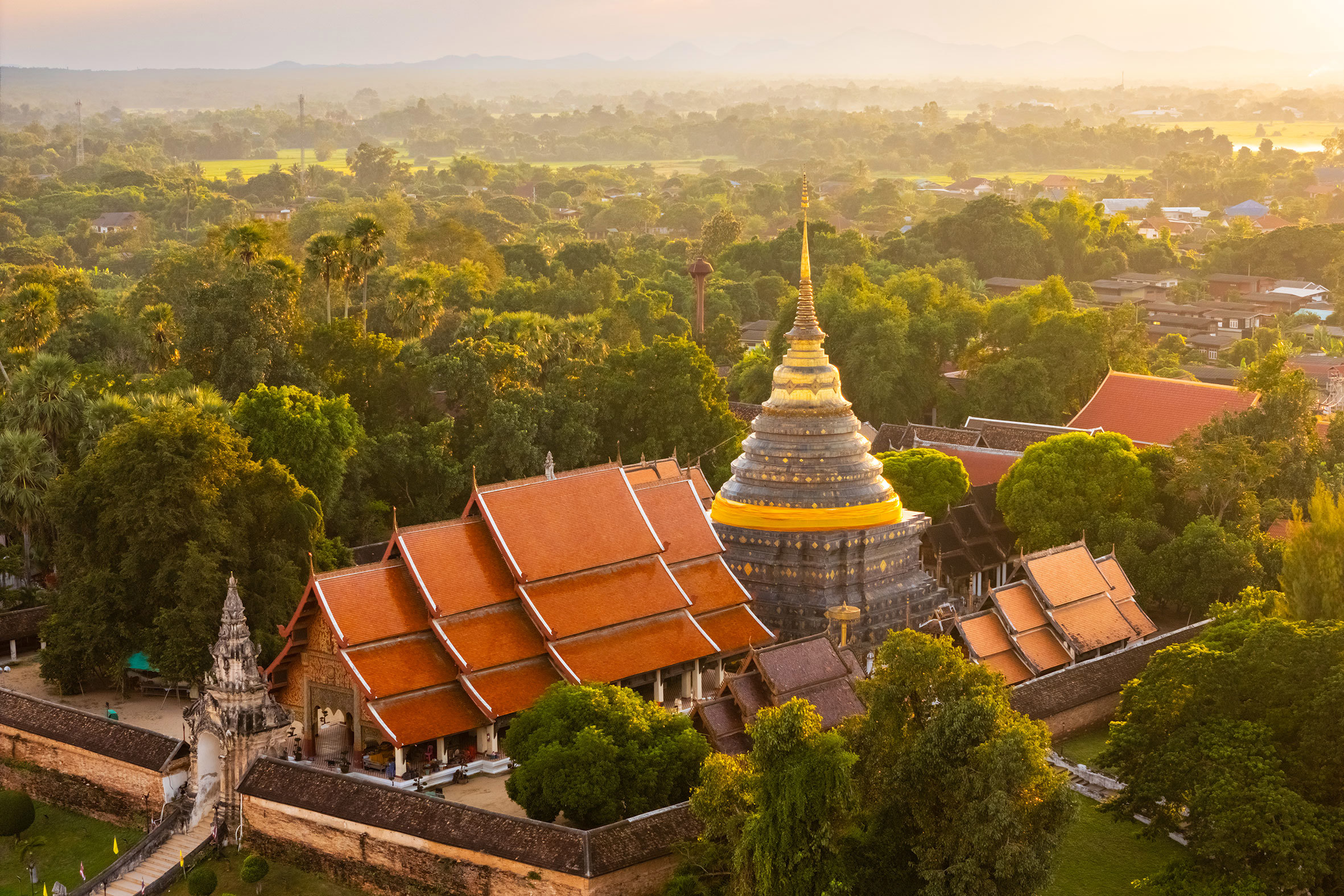 visit-wat-phra-that-lampang-luang-chiang-mai.jpg