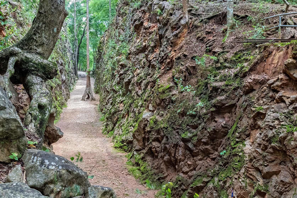discover-death-railway-and-hellfire-pass-thailand.jpg