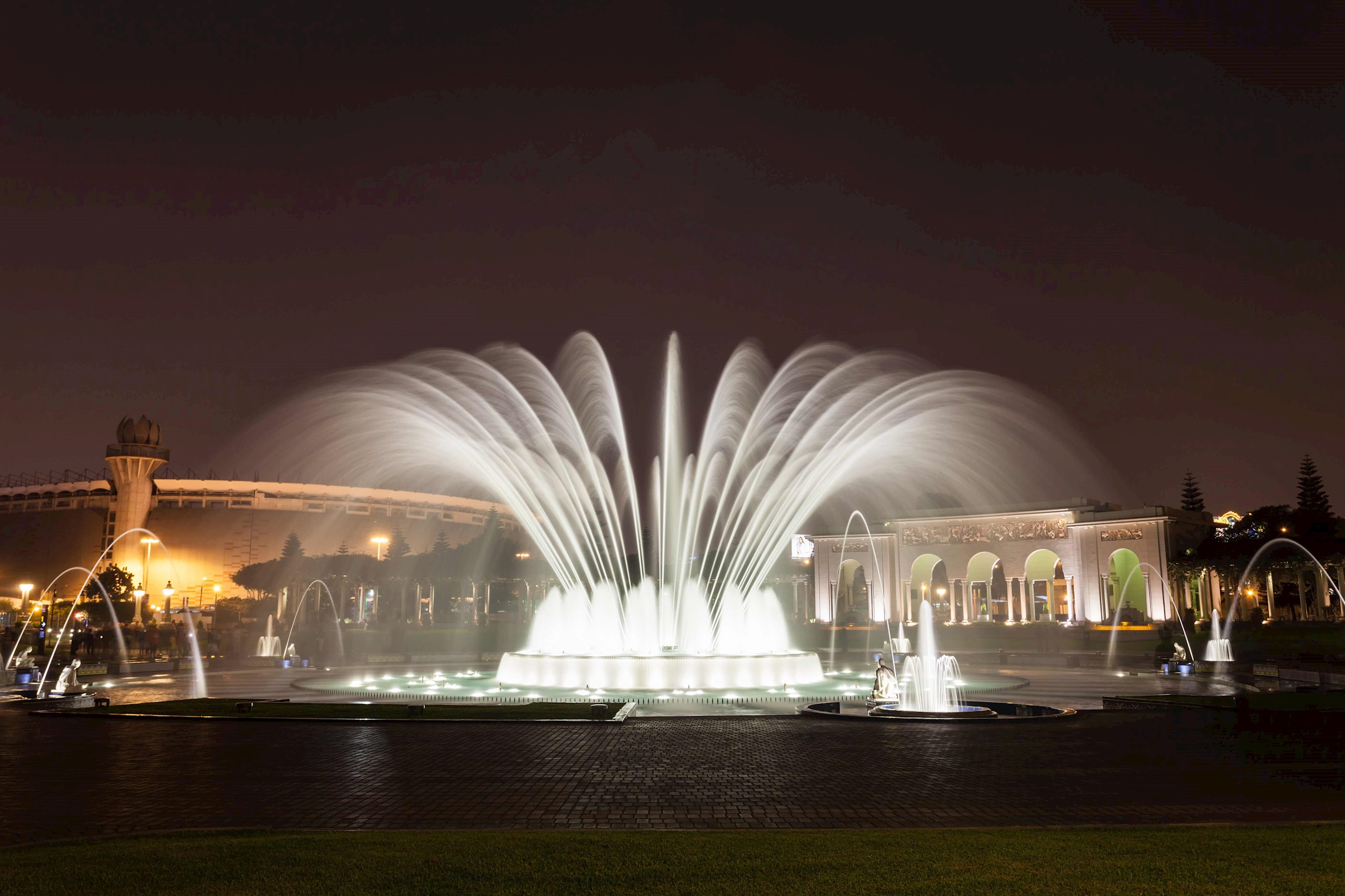 visit-magic-circuit-of-the-water-lima-peru.jpg