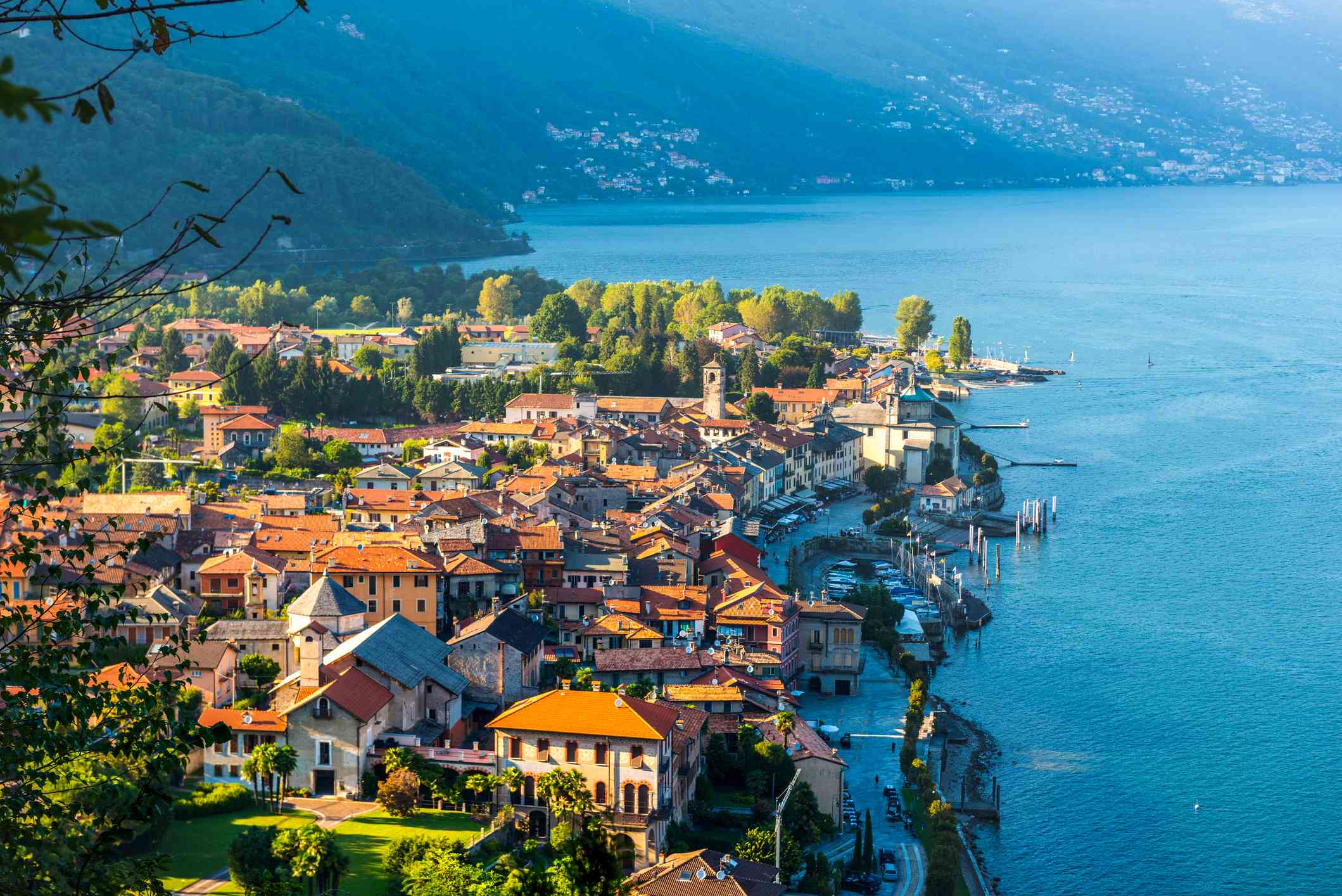 Houses and greenery next to Lake Maggiore in Italy
