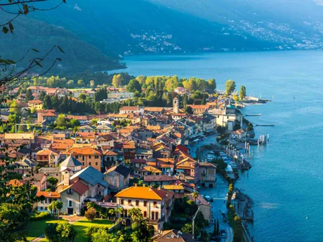 Houses and greenery next to Lake Maggiore in Italy