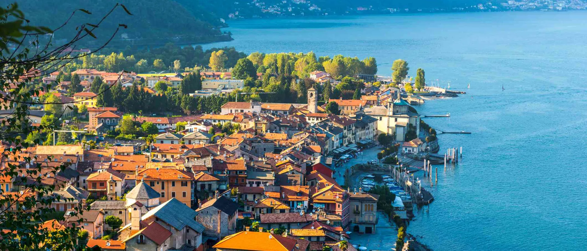 Houses and greenery next to Lake Maggiore in Italy