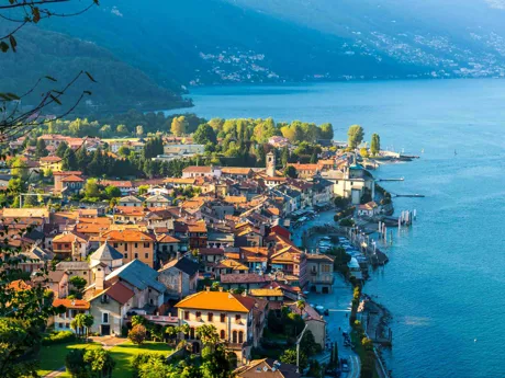 Houses and greenery next to Lake Maggiore in Italy