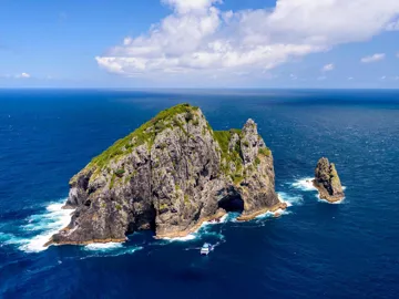 Enjoy Fullers Hole In The Rock Cruise in The Bay of Islands, New Zealand