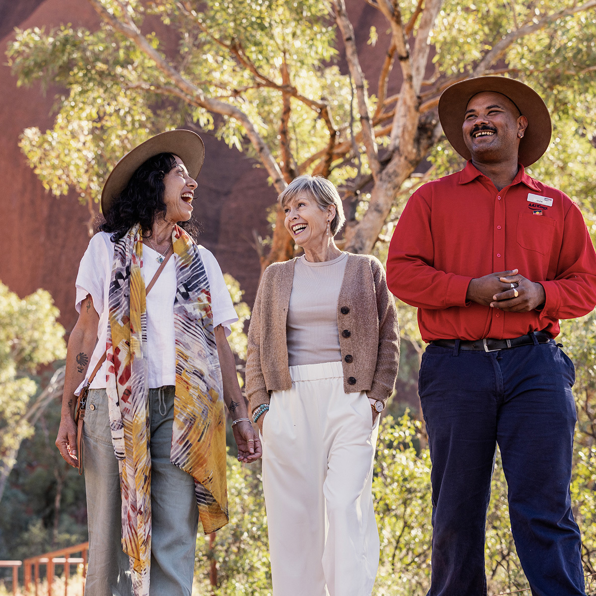 uluru-and-aat-kings-guide-with-guests-hero.jpg