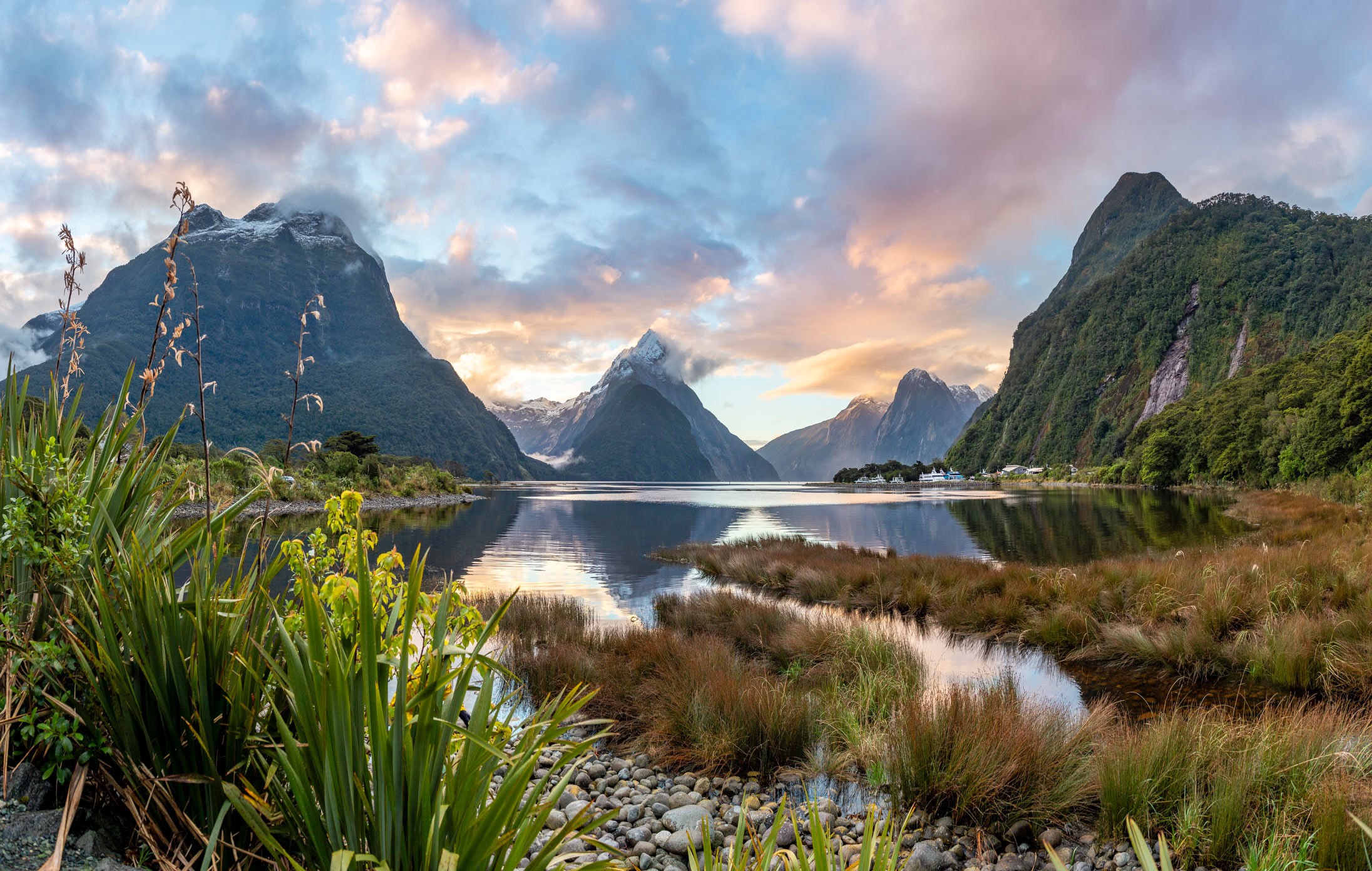 See Milford Sound, South Island, New Zealand
