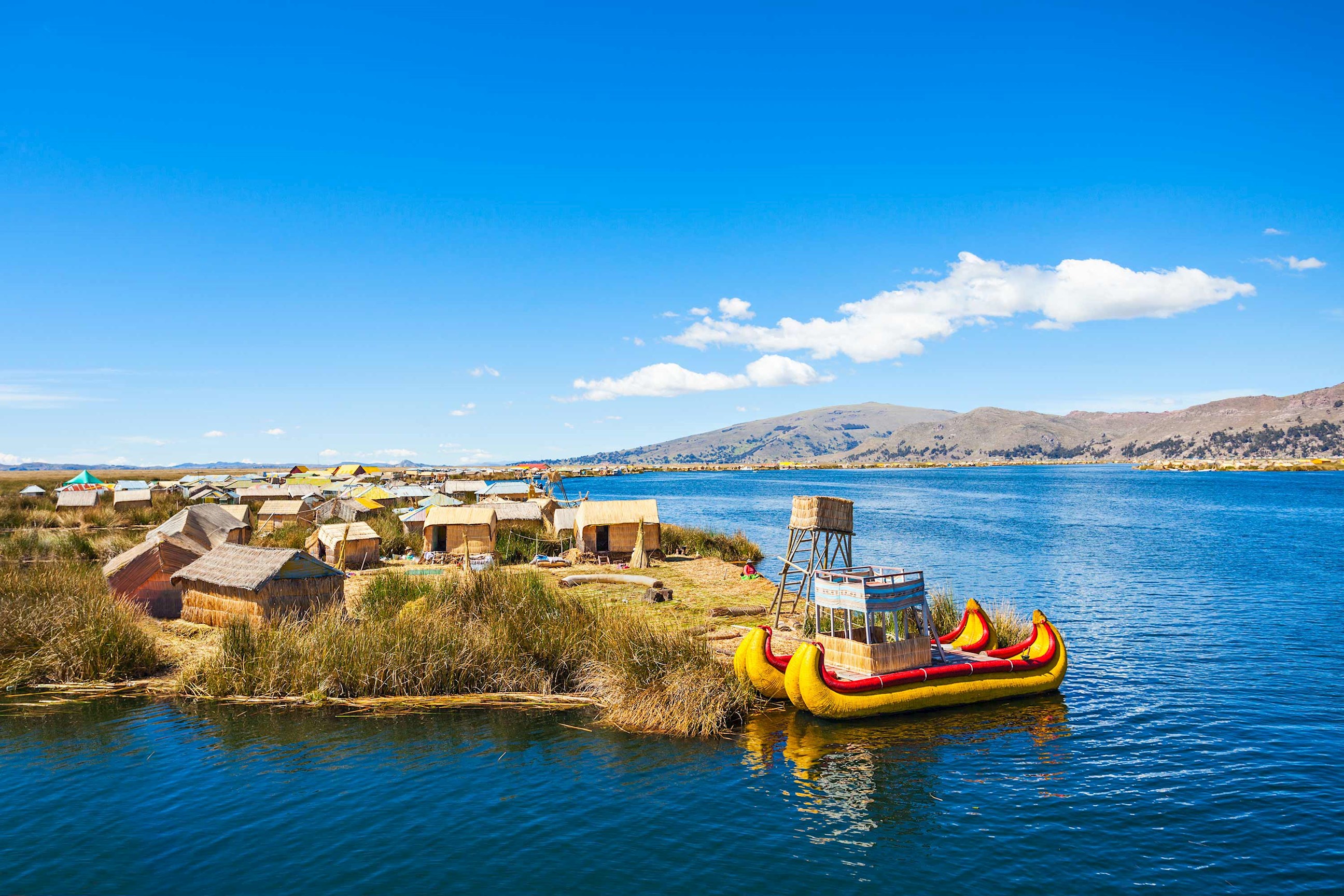uros-floating-island-lake-titicaca-peru.jpg