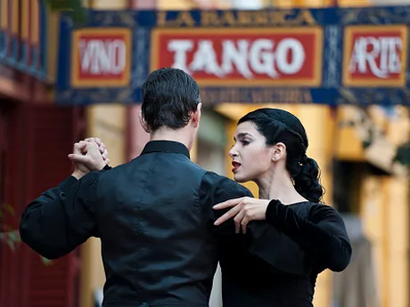 Couple dancing the Argentine Tango in Buenos Aires, Argentina