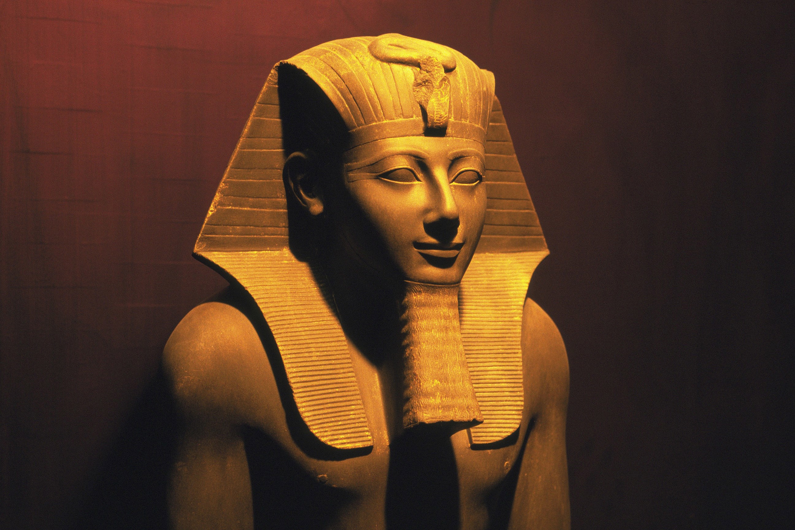 stone-statue-luxor-museum-luxor-egypt-cs.jpg