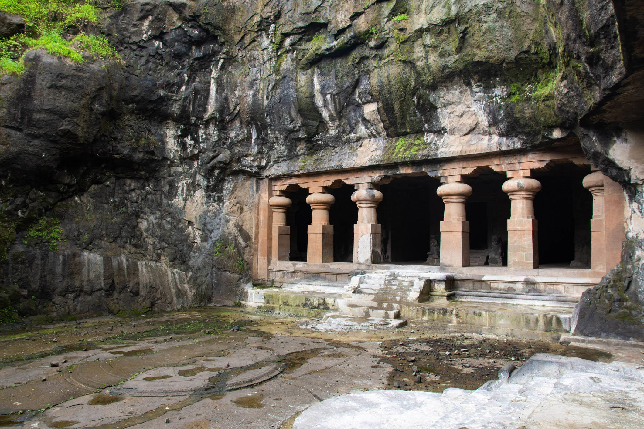 lord-shiva-cave-temple-visit-mumbai-india-cs.jpg