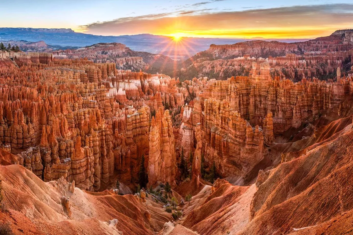 Sunset over the red rock landscapes of Canyon Country in the USA.