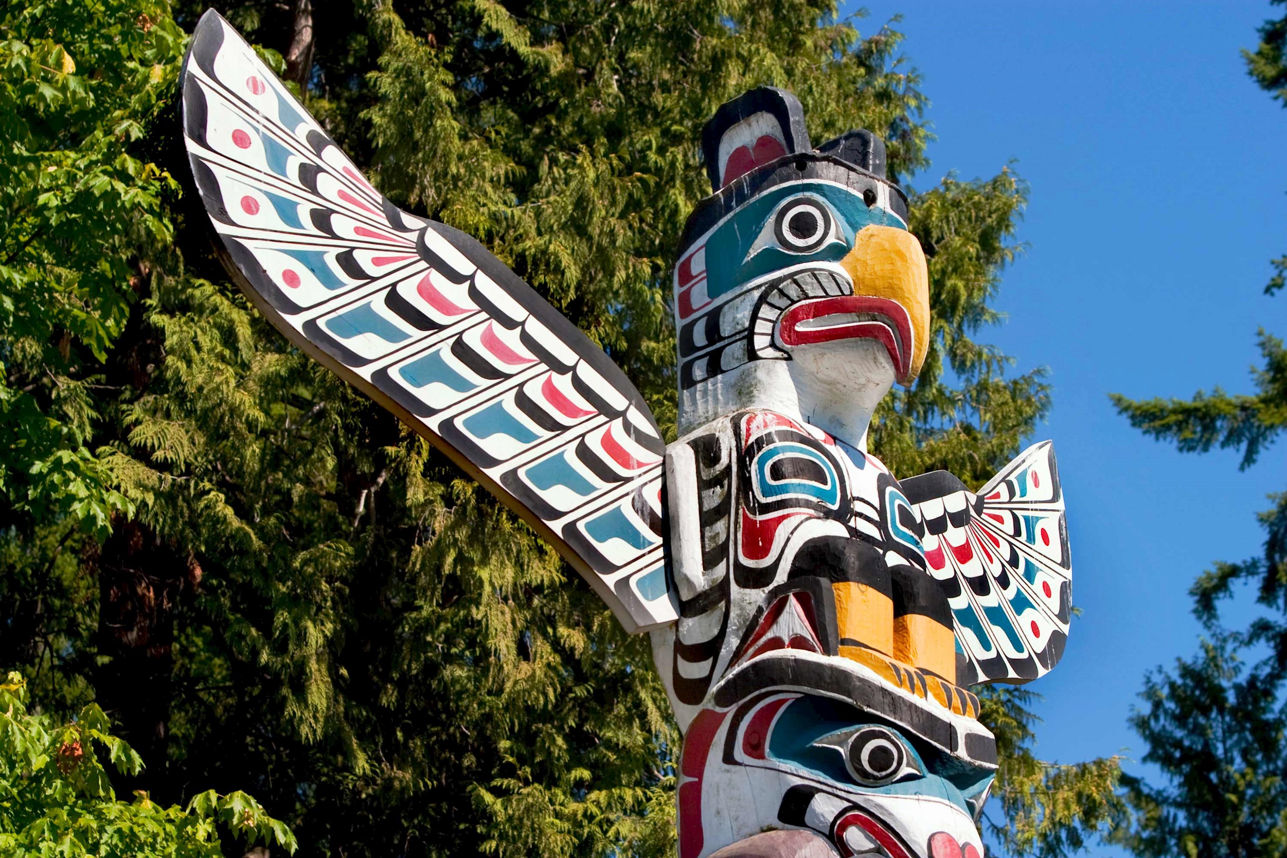 totem-poles-vancouver-canada.jpg