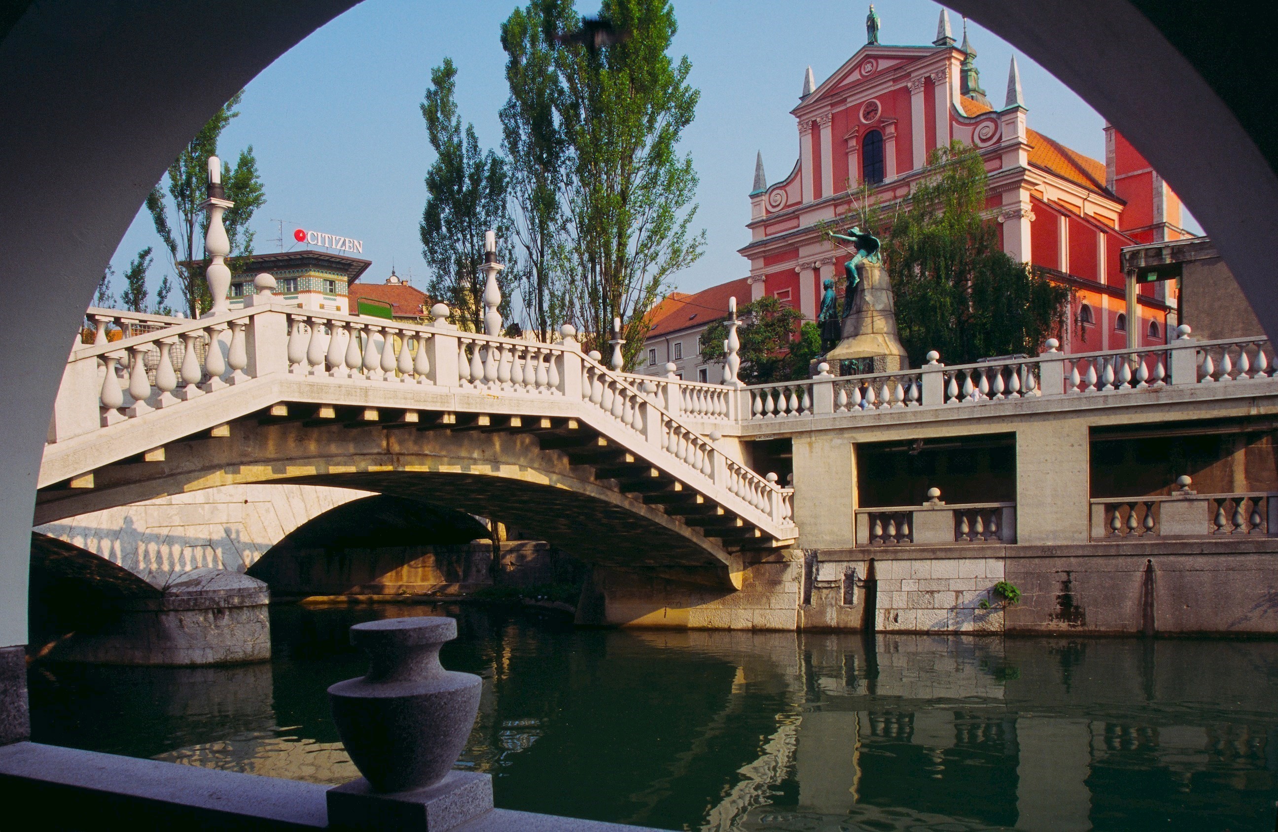 triple-bridge-city-tour-ljubljana-slovenia-tt.jpg