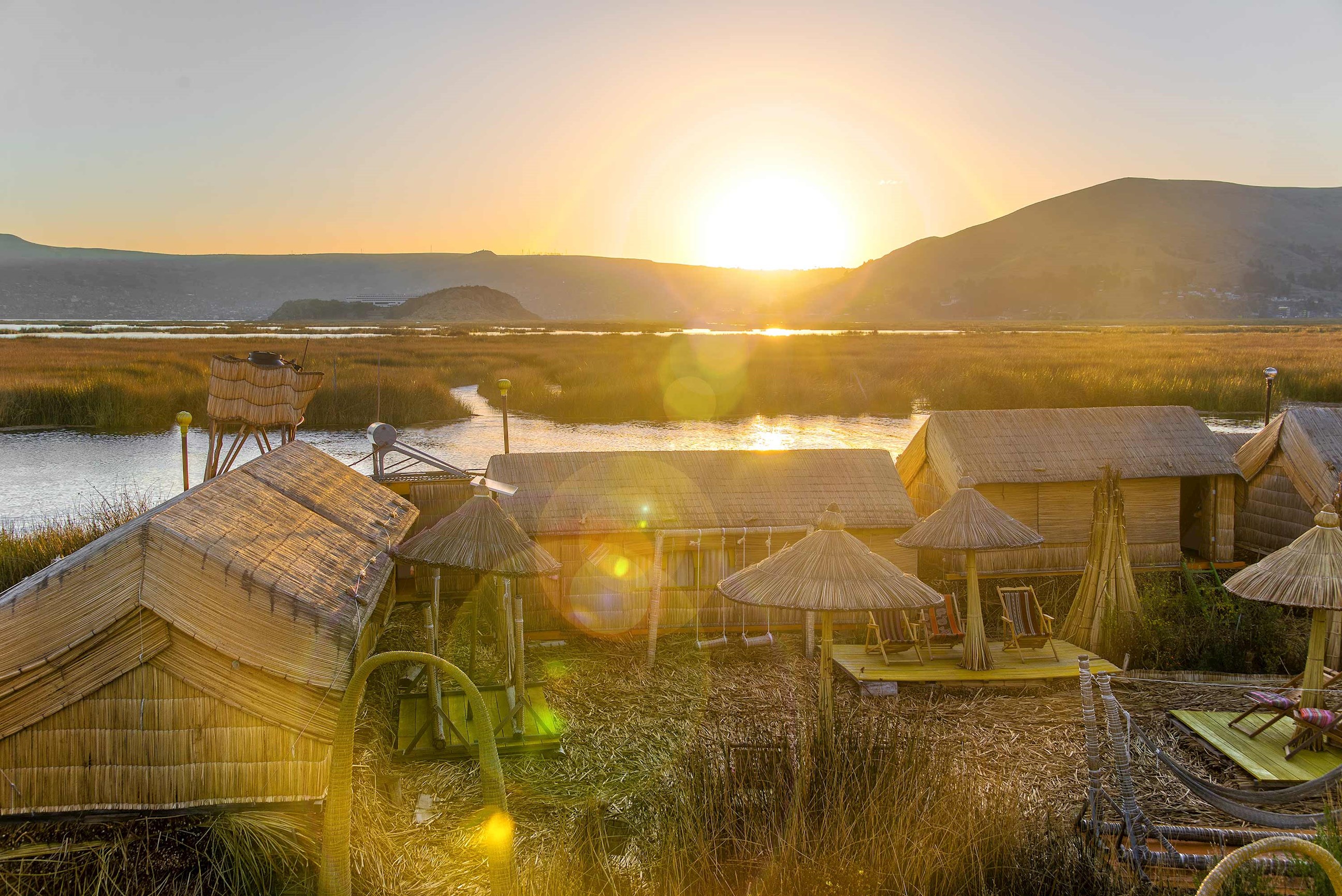 uros-floating-island-lake-titicaca-peru.jpg