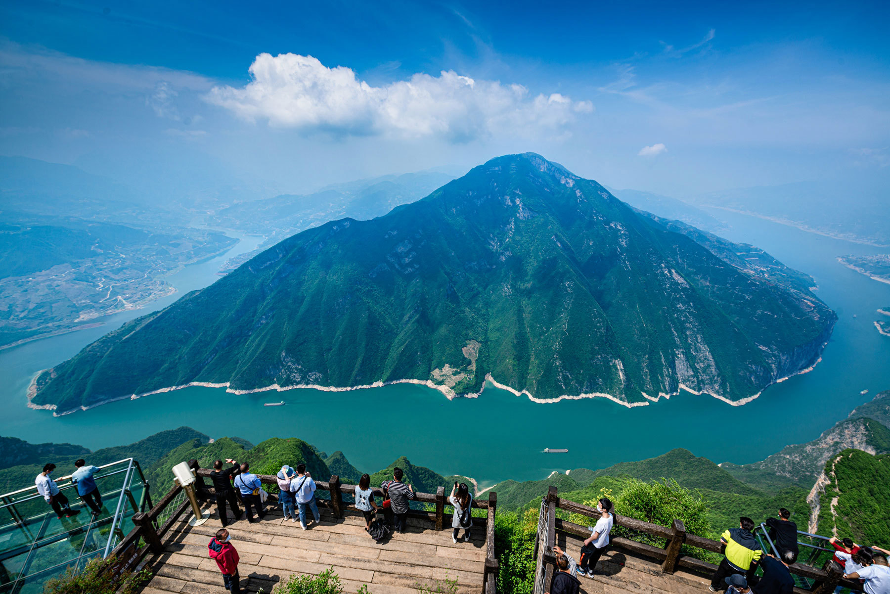 top-of-the-three-gorges-yangtze-river-china.jpg