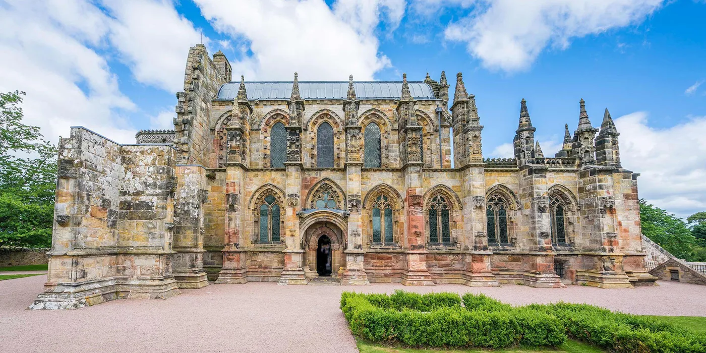 visit-rosslyn-chapel-edinburgh-scotland.jpg
