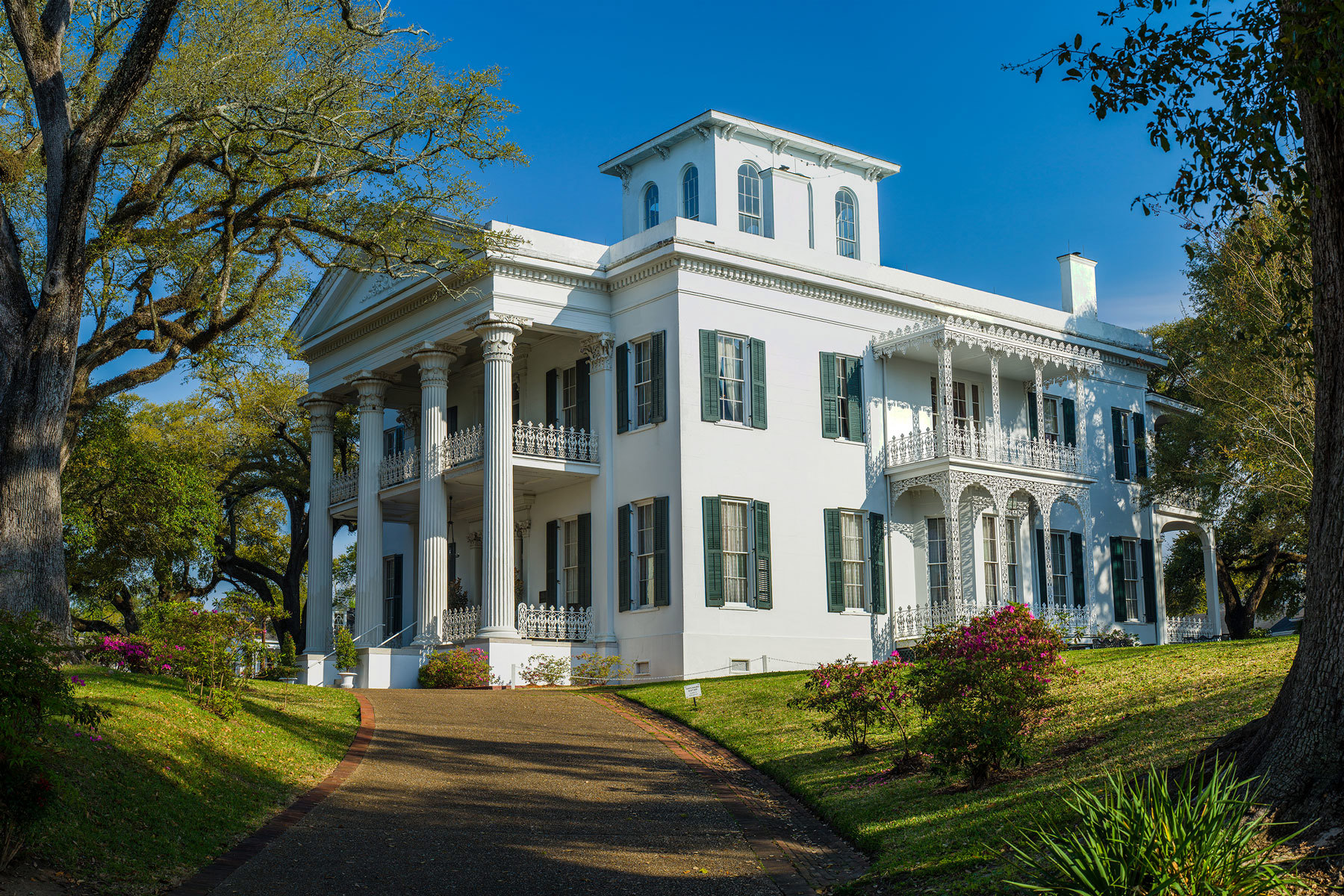 stanton-hall-mansion-natchez-mississippi-usa.jpg