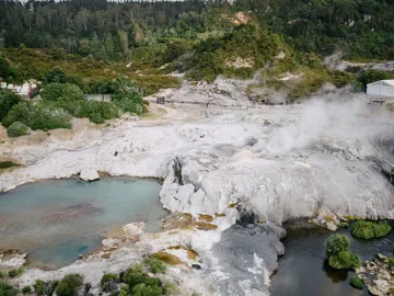 new-zealand-marvel-guided-tour.jpg