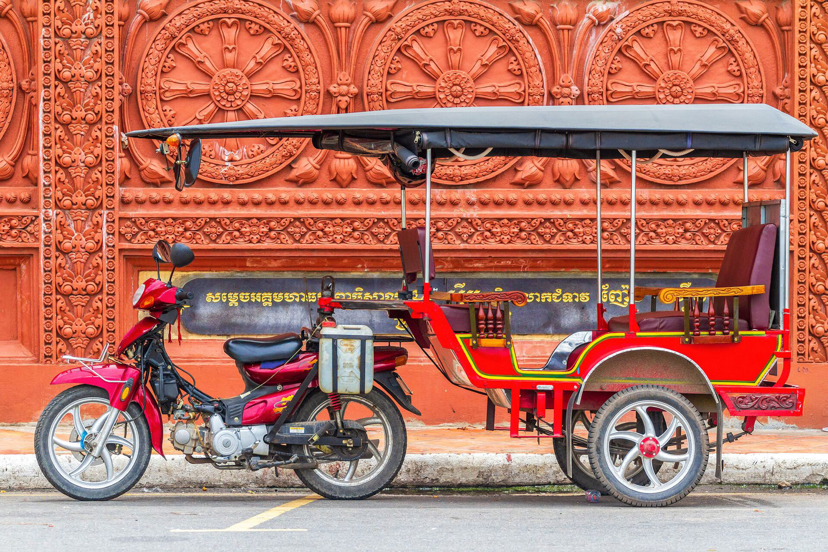 tuk-tuk-phnom-penh-cambodia.jpg