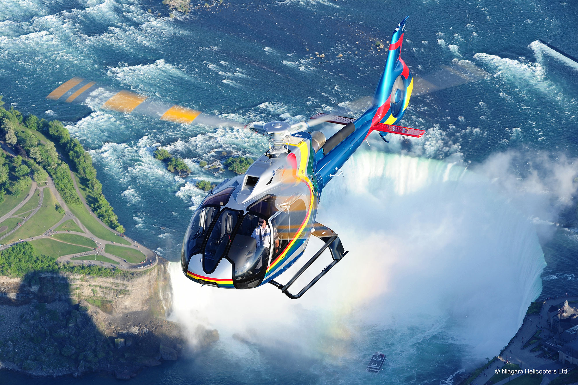 scenic-helicopter-flight-niagara-new-york-usa.jpg